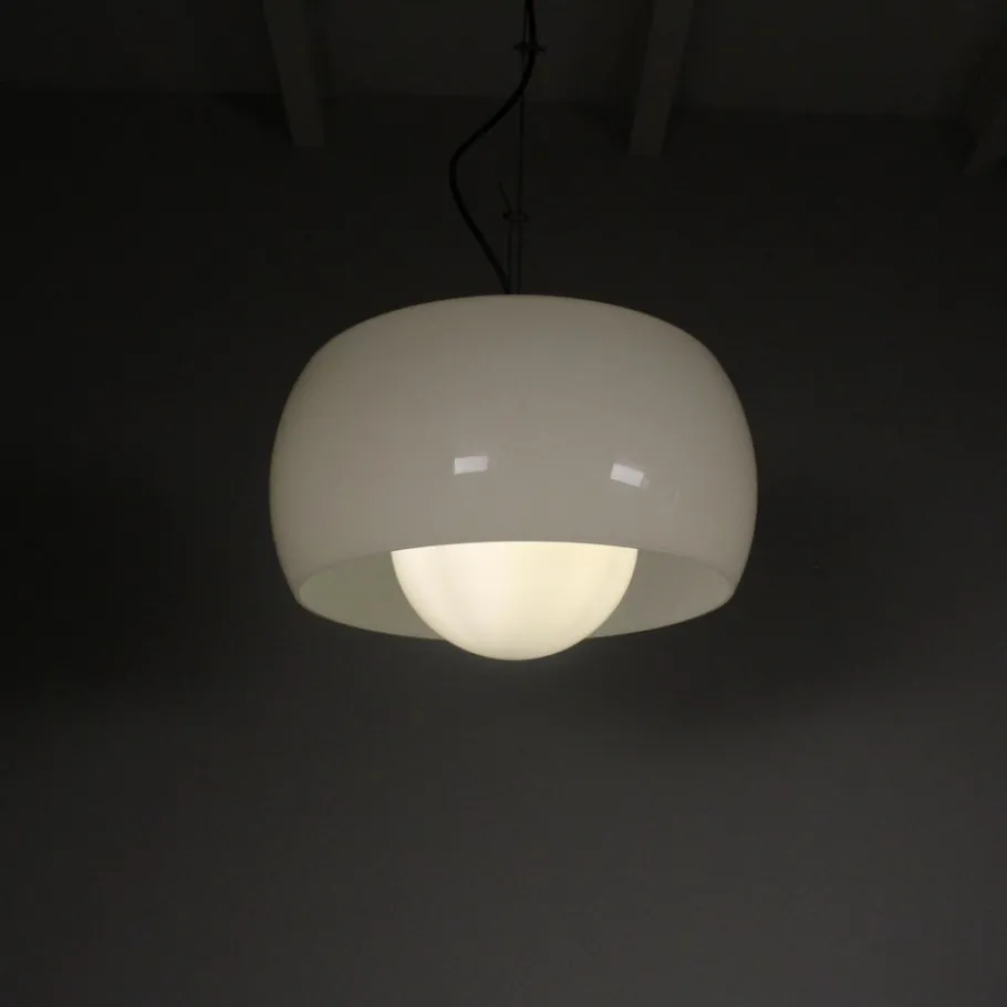 Hot Pamono Omega Lamp by Vico Magistretti for Artemide