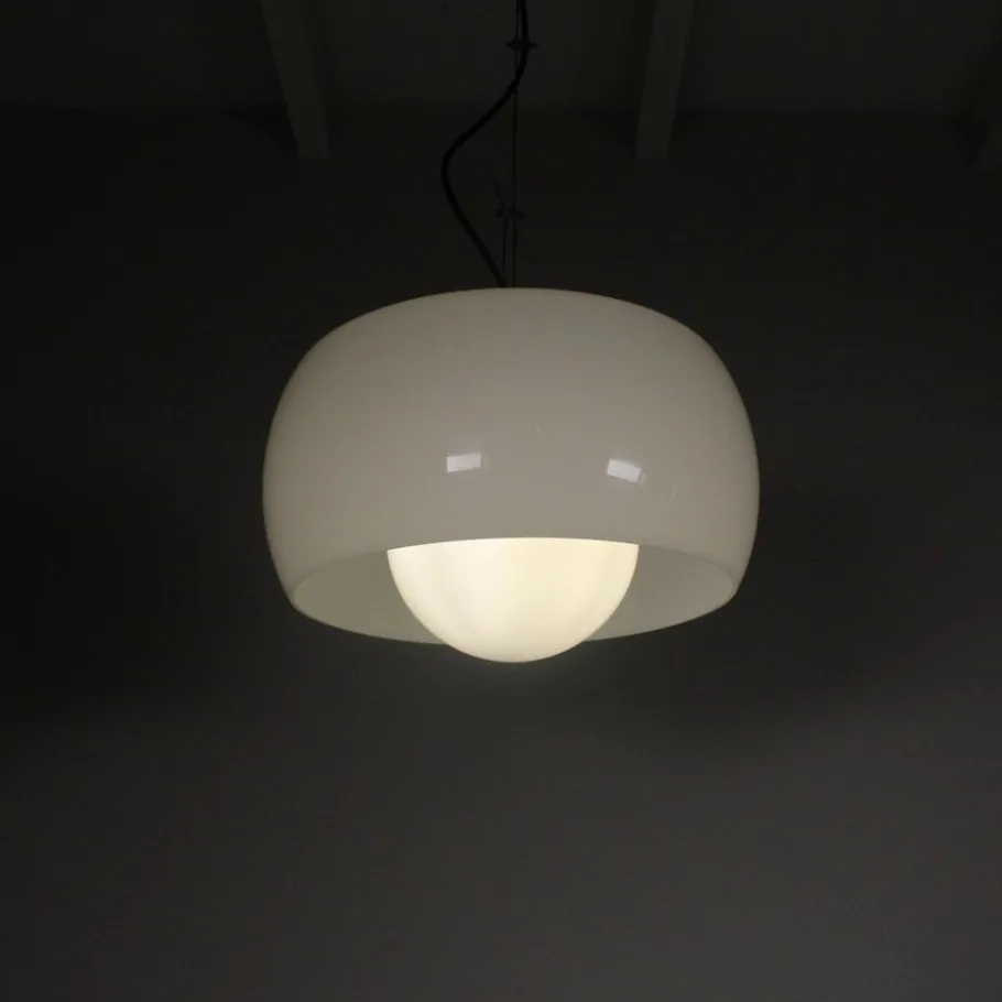 Hot Pamono Omega Lamp by Vico Magistretti for Artemide