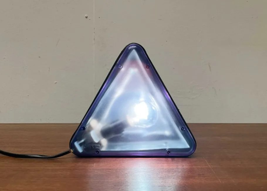 Sale Pamono Postmodern Italian Triangular Table Lamp by Daniels Design for Ottika, 1980s