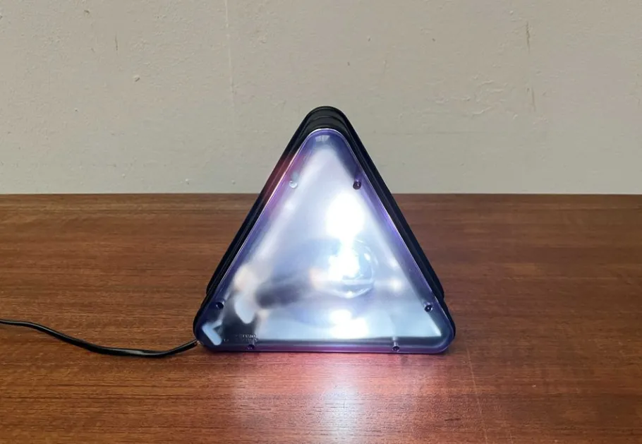 Sale Pamono Postmodern Italian Triangular Table Lamp by Daniels Design for Ottika, 1980s