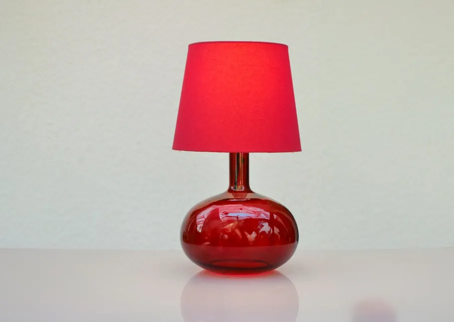 Discount Pamono Scandinavian Pop Art Red Glass Table Lamp by Anne Nilsson for Ikea