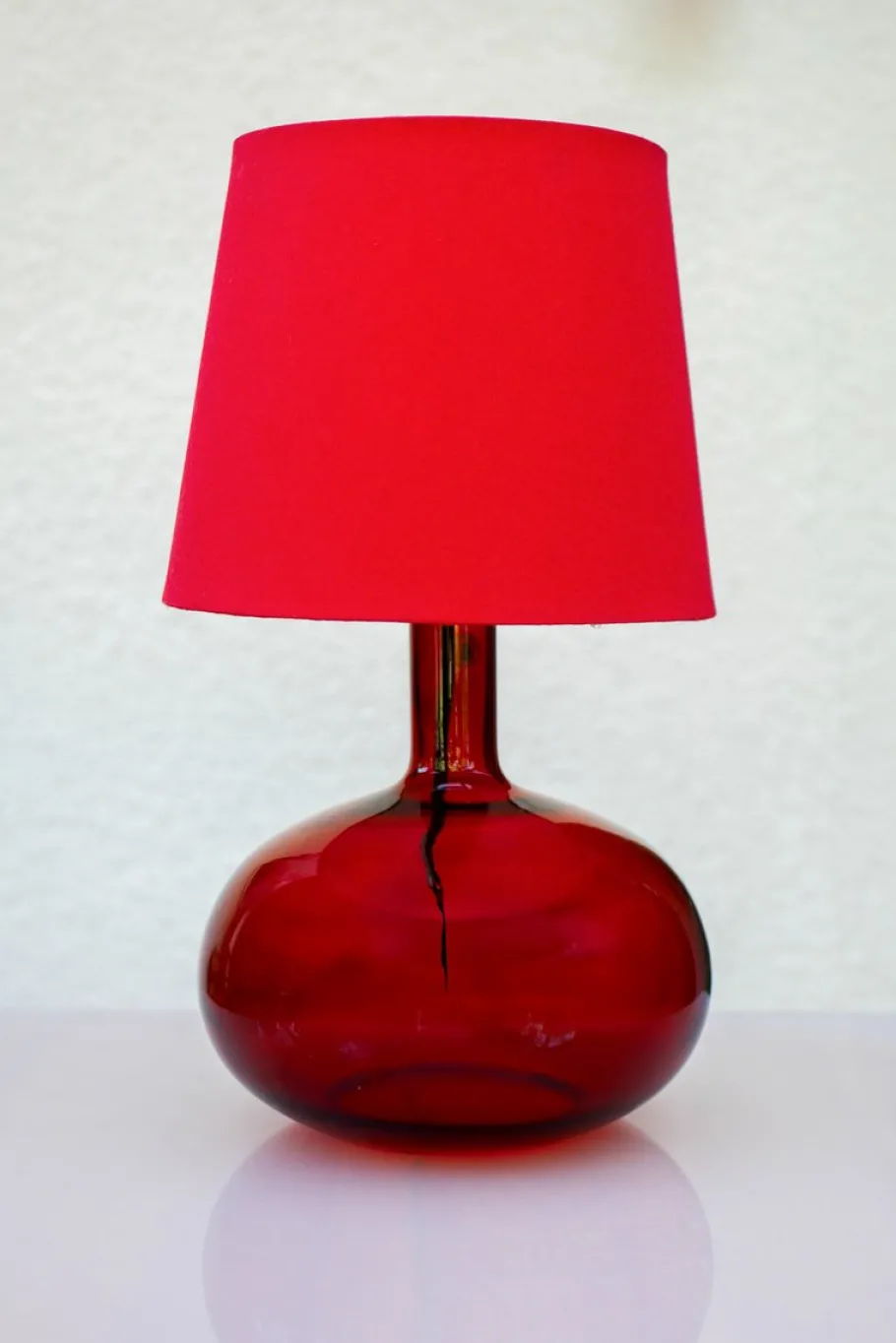 Discount Pamono Scandinavian Pop Art Red Glass Table Lamp by Anne Nilsson for Ikea
