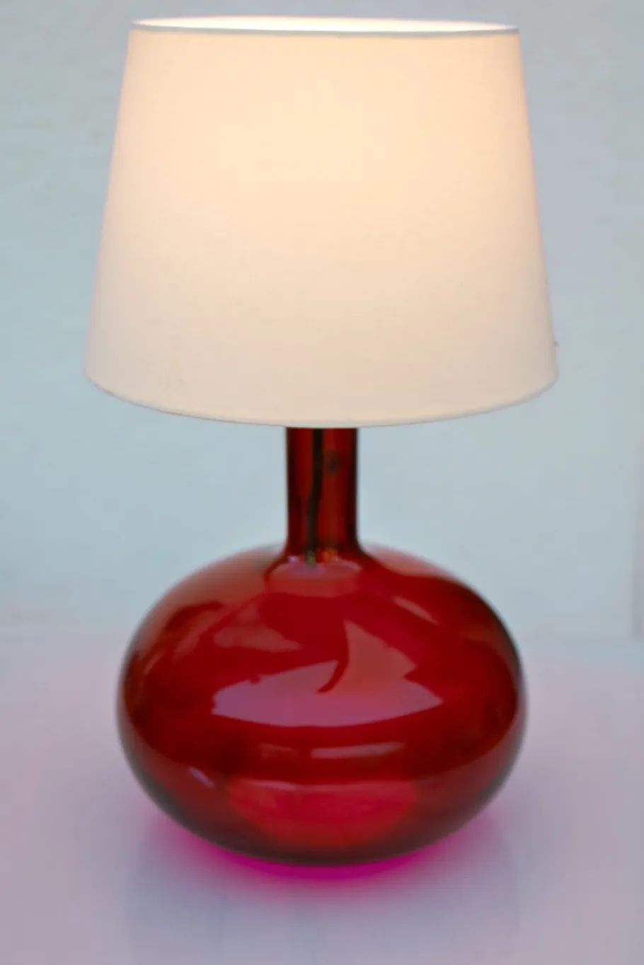 Discount Pamono Scandinavian Pop Art Red Glass Table Lamp by Anne Nilsson for Ikea