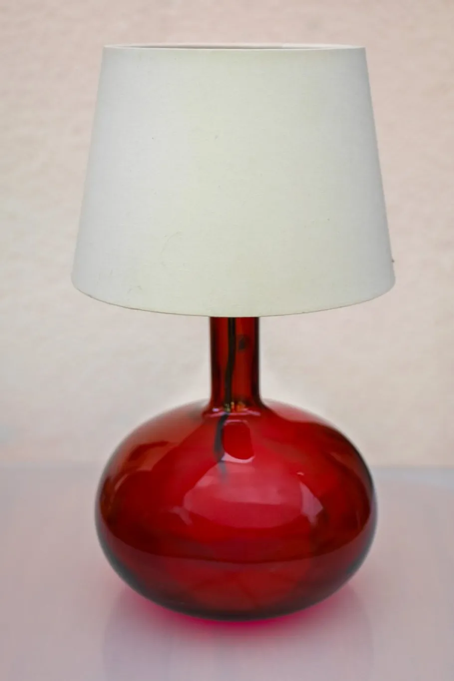 Discount Pamono Scandinavian Pop Art Red Glass Table Lamp by Anne Nilsson for Ikea
