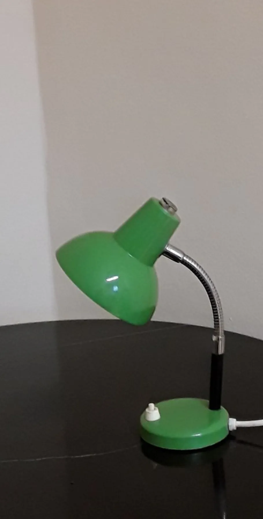 Discount Pamono Small German Desk Lamp with Flexible Chrome Body & Green Metal Shade and Base from Fischer Leuchten, 1970s
