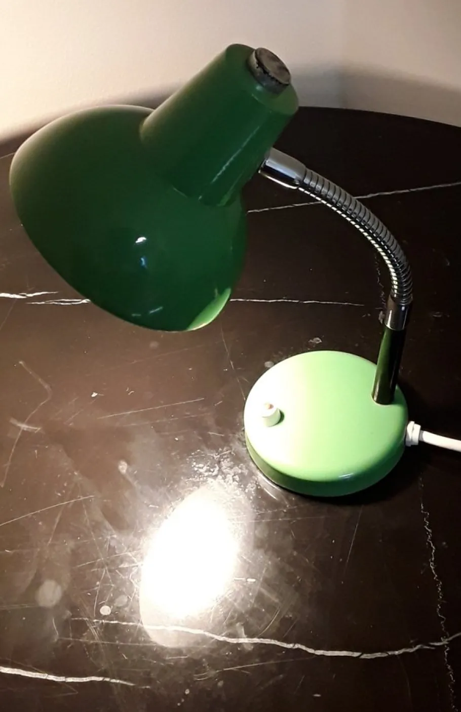 Discount Pamono Small German Desk Lamp with Flexible Chrome Body & Green Metal Shade and Base from Fischer Leuchten, 1970s