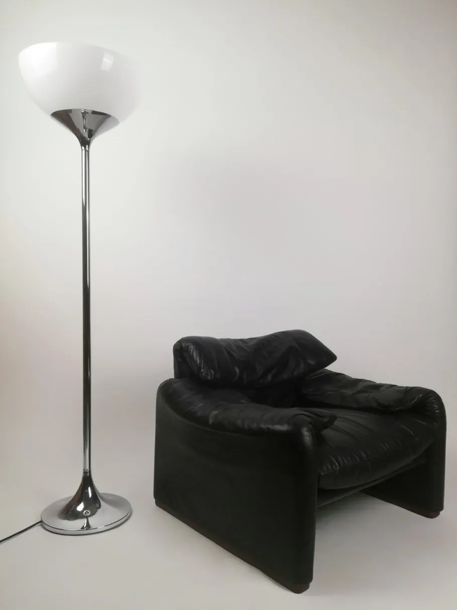 Best Pamono Space Age Floor Lamp in White Acrylic and Chrome attributed to I Guzzini, Italy, 1970s