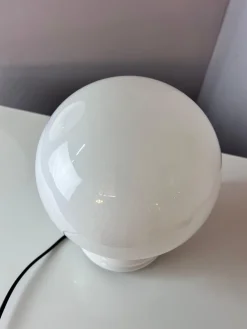 Hot Pamono Table Lamp in White Glass from Glashütte Limburg