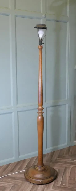 Hot Pamono Tall Turned Beech Floor Lamp, 1930