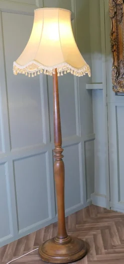 Hot Pamono Tall Turned Beech Floor Lamp, 1930