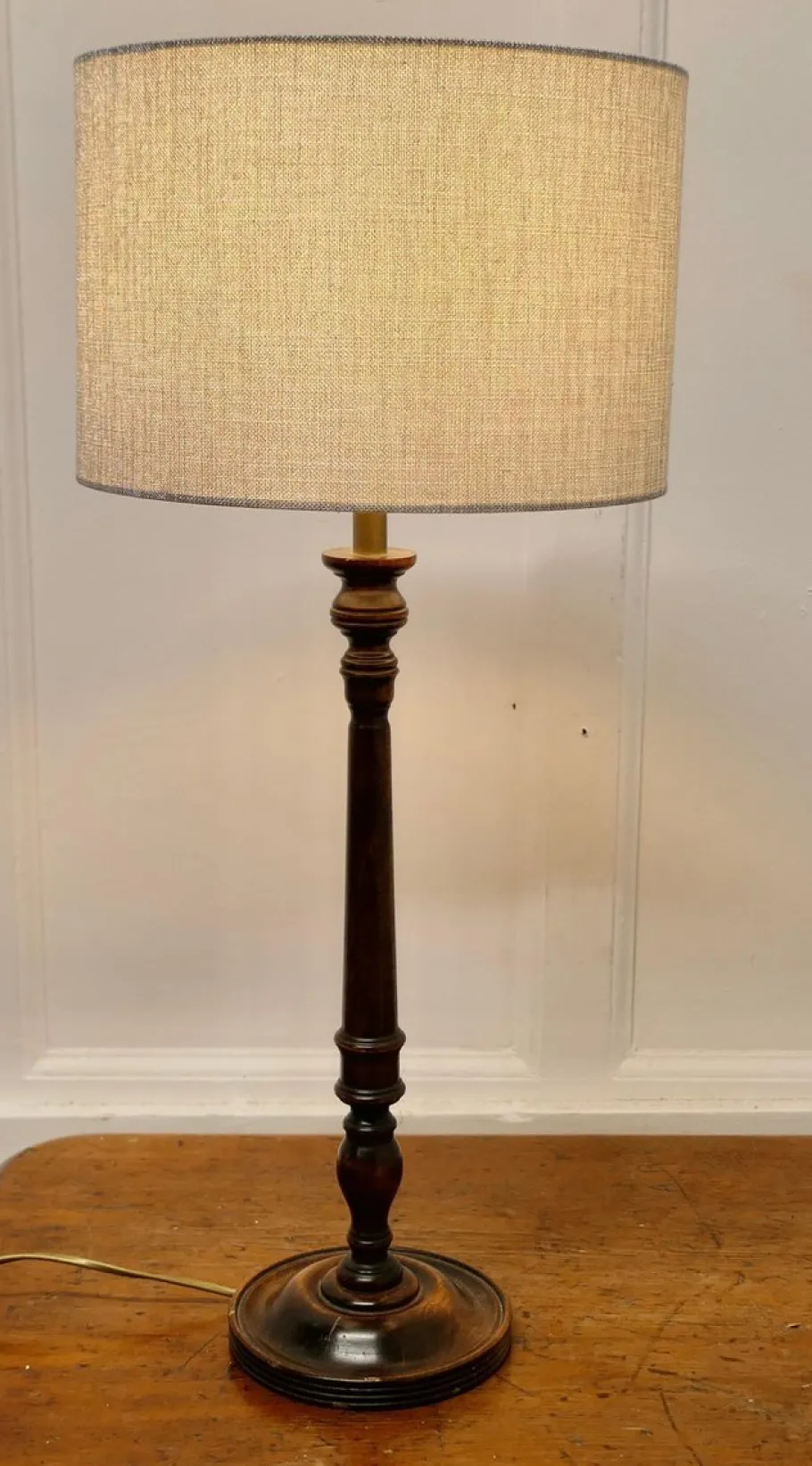 Best Pamono Tall Turned Dark Wood Table Lamp, 1920s