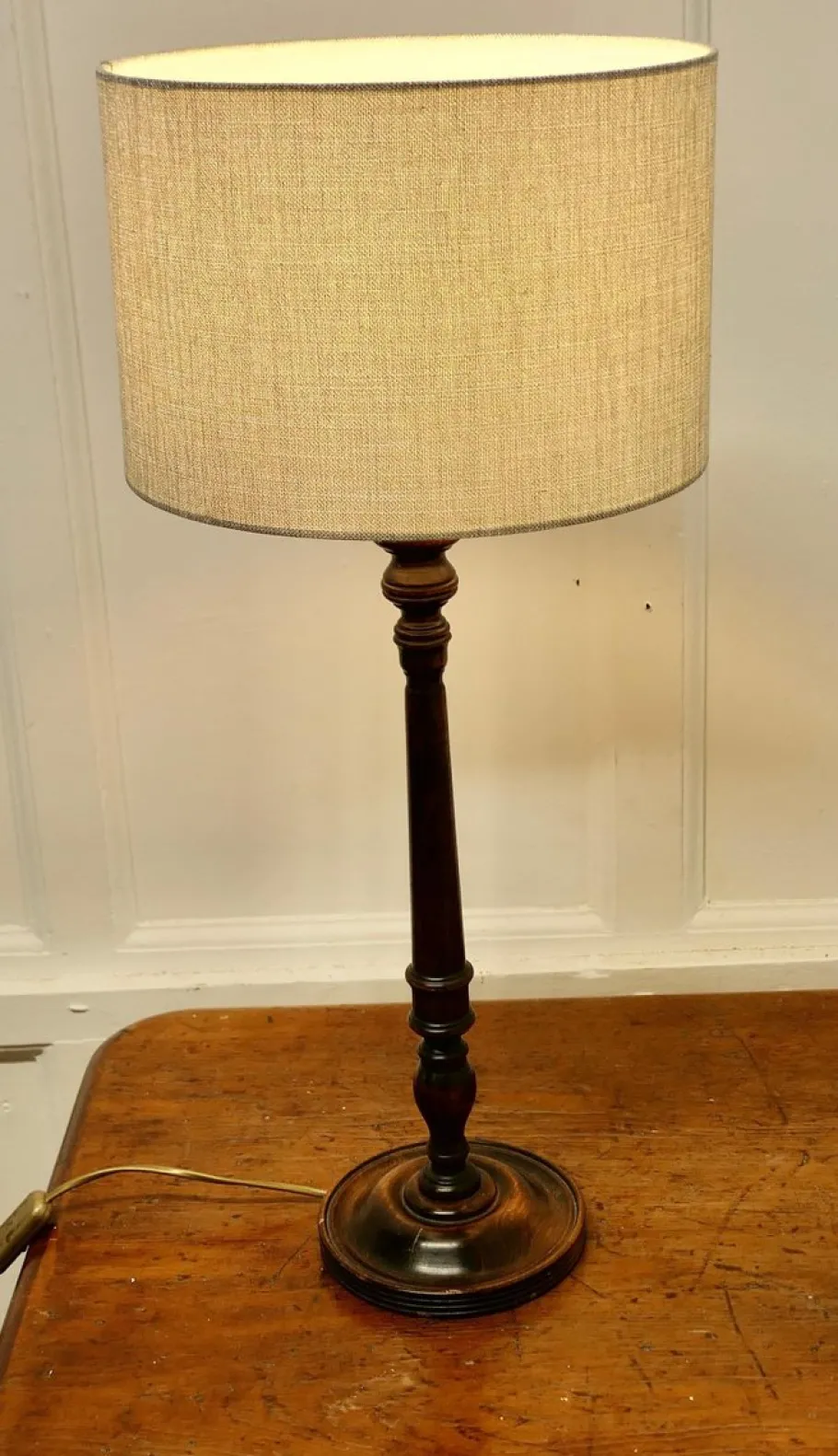 Best Pamono Tall Turned Dark Wood Table Lamp, 1920s