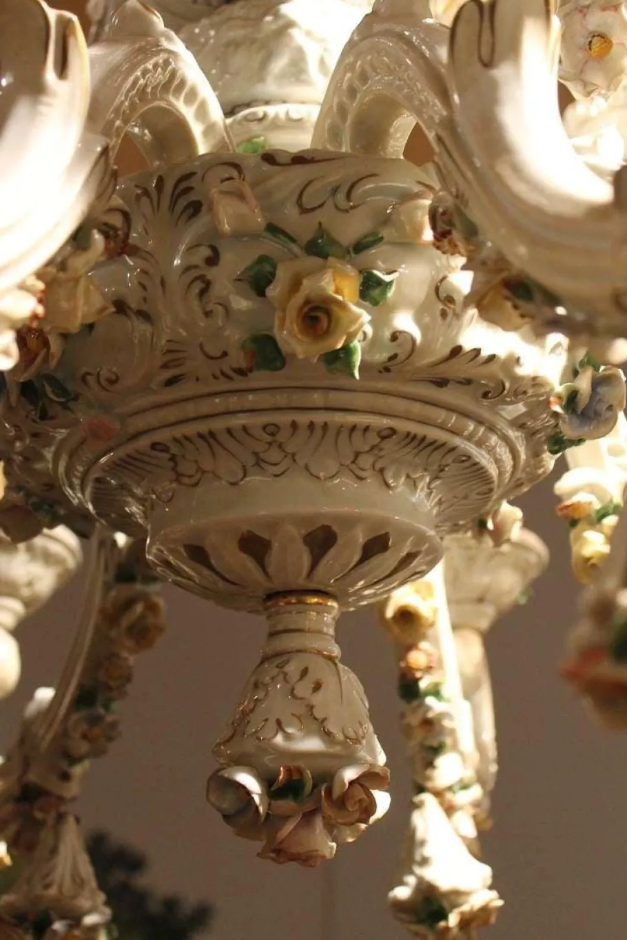 New Pamono 19th Century Italian 2-Tier Capodimonte Porcelain Chandelier with Roses