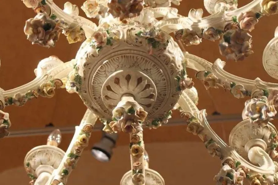 New Pamono 19th Century Italian 2-Tier Capodimonte Porcelain Chandelier with Roses