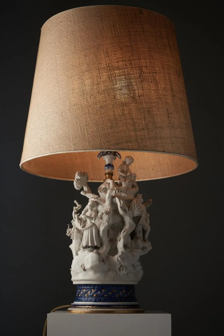 Online Pamono 20th-Century Mangani Porcelain Table Lamp with Sculpted Figurines, Italy