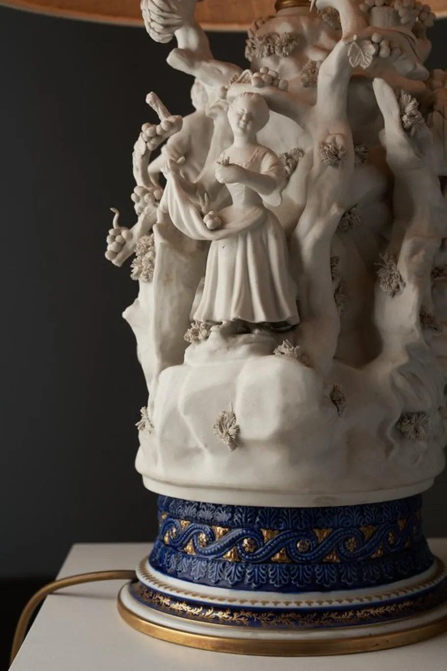 Online Pamono 20th-Century Mangani Porcelain Table Lamp with Sculpted Figurines, Italy