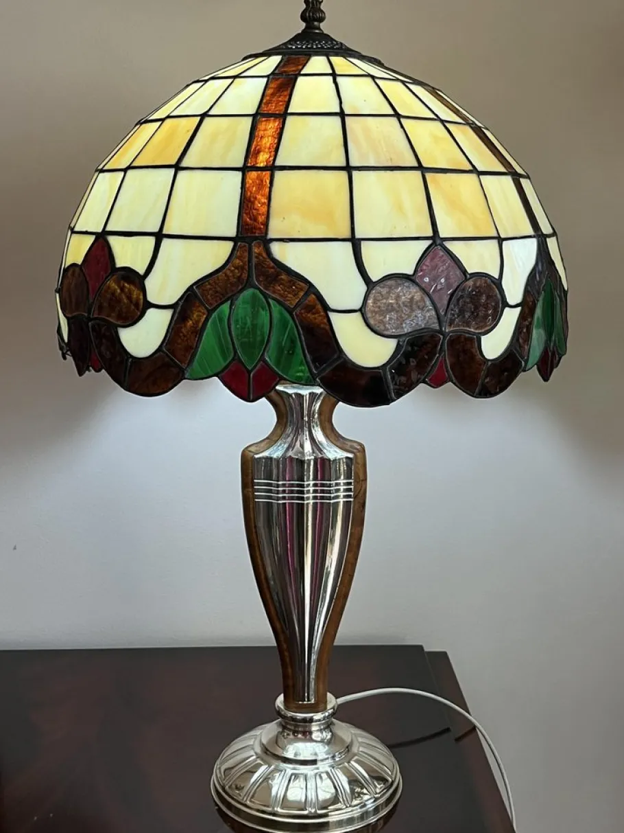 Sale Pamono Tiffany Model Lamp in Silver, Root Wood & Cathedral Glass, Italy, 1989
