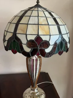 Sale Pamono Tiffany Model Lamp in Silver, Root Wood & Cathedral Glass, Italy, 1989