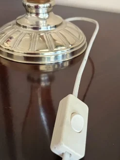 Sale Pamono Tiffany Model Lamp in Silver, Root Wood & Cathedral Glass, Italy, 1989