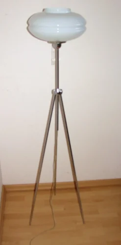 Pamono Tripod Floor Lamp, 1990s
