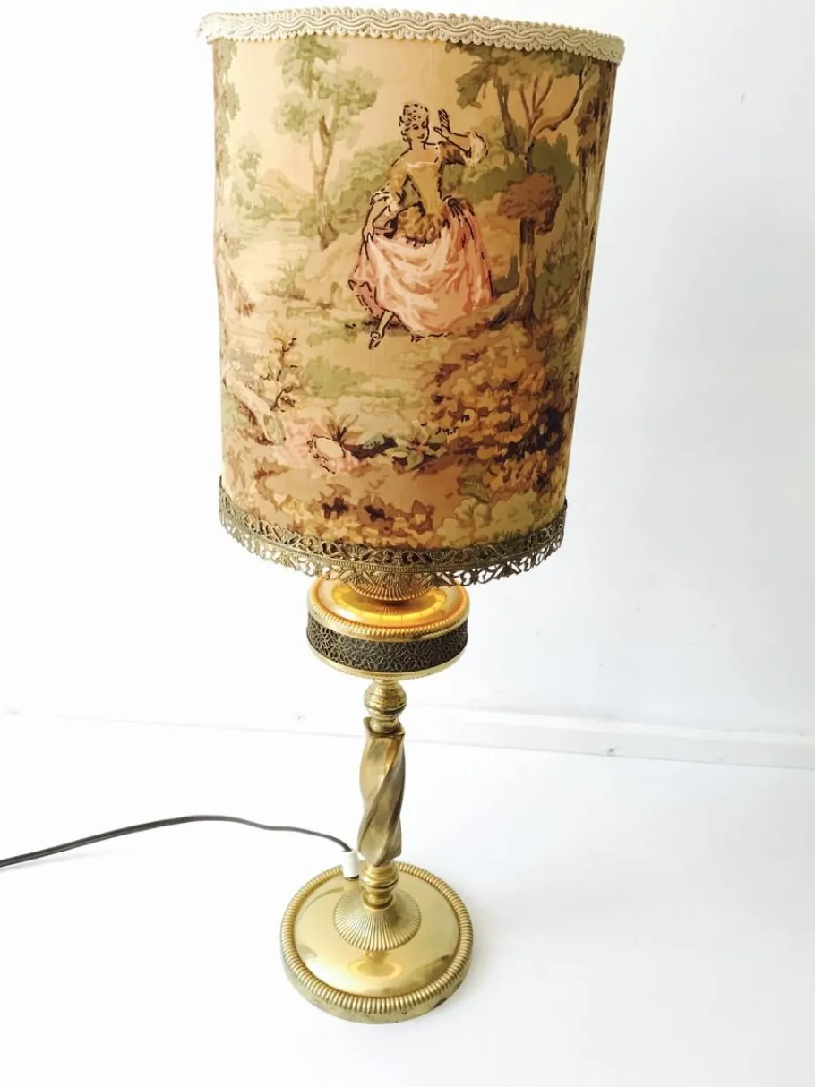Outlet Pamono Victorian Style Brass Table Lamp with Lampshade in Romantic Love Scene, 1930s