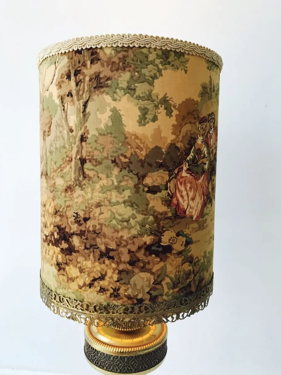 Outlet Pamono Victorian Style Brass Table Lamp with Lampshade in Romantic Love Scene, 1930s