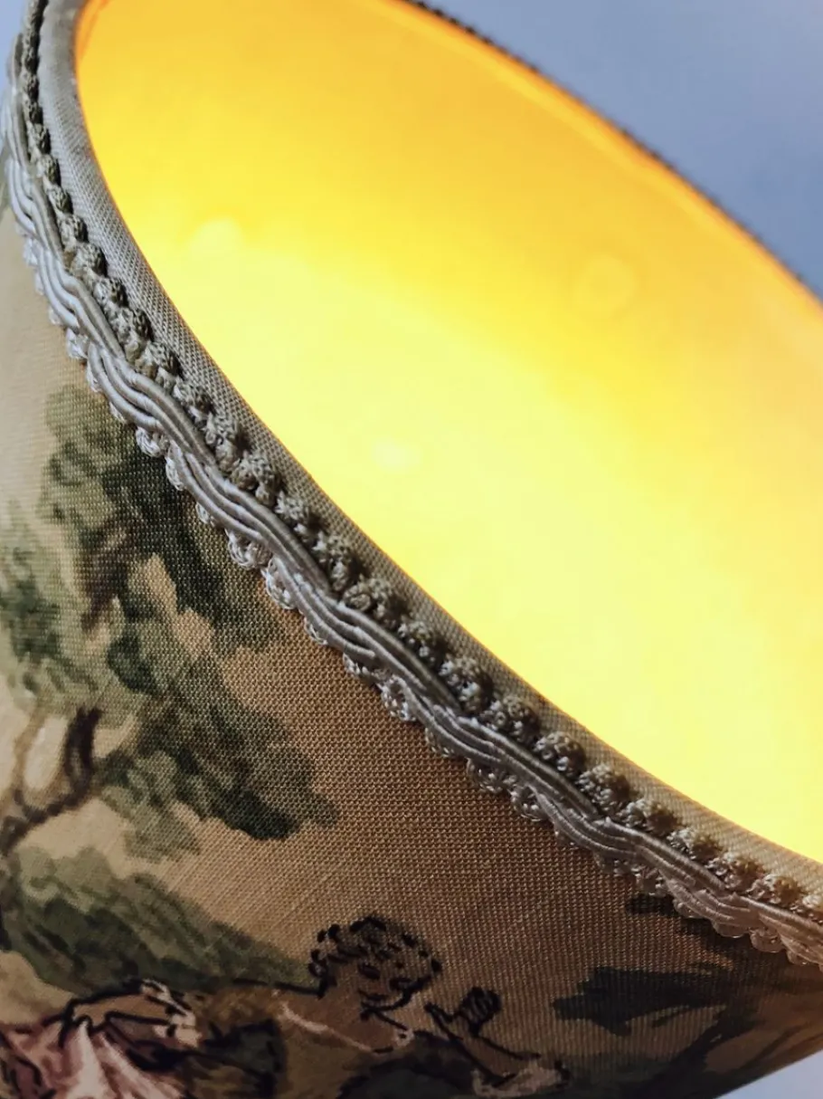 Outlet Pamono Victorian Style Brass Table Lamp with Lampshade in Romantic Love Scene, 1930s