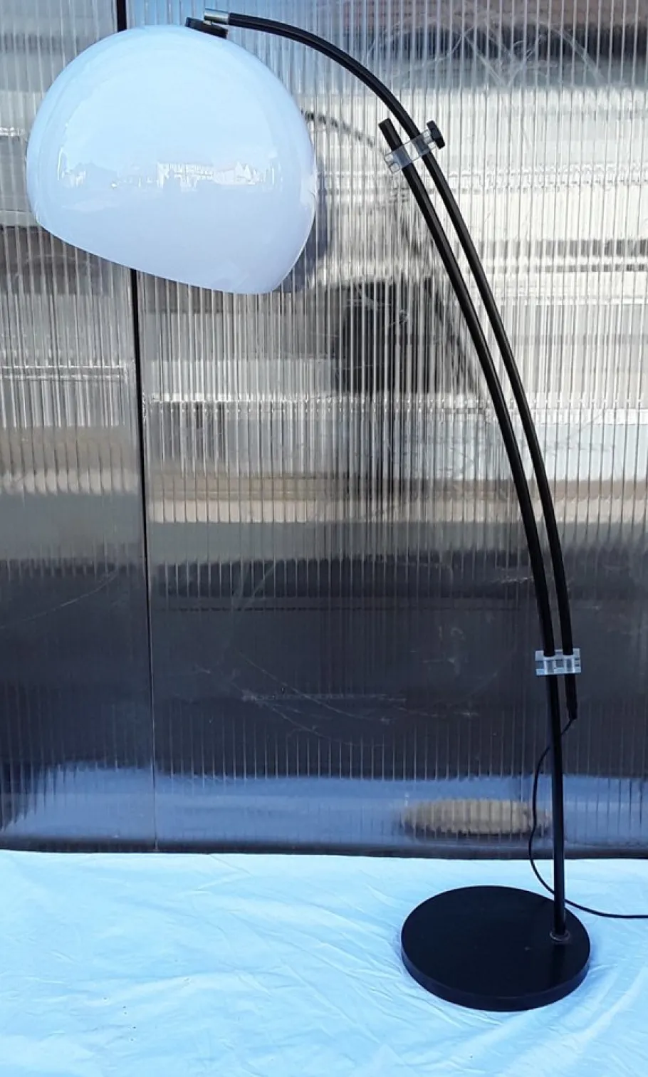 Outlet Pamono Vintage Adjustable German Arch Lamp from the 1970s with a Black Painted Metal Frame and White Plastic Screen, Unkns