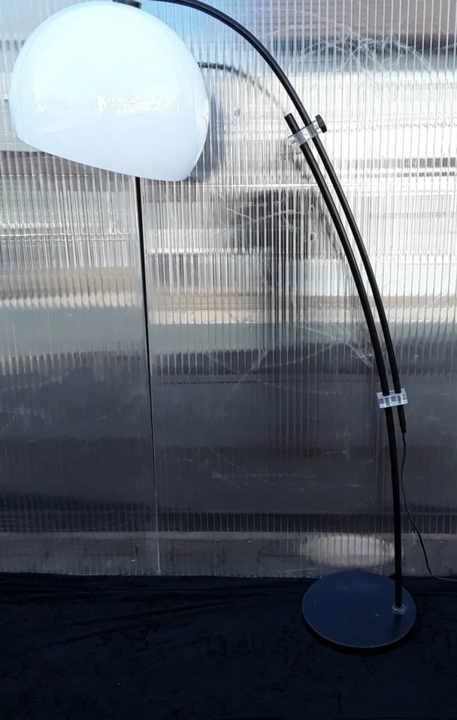 Outlet Pamono Vintage Adjustable German Arch Lamp from the 1970s with a Black Painted Metal Frame and White Plastic Screen, Unkns