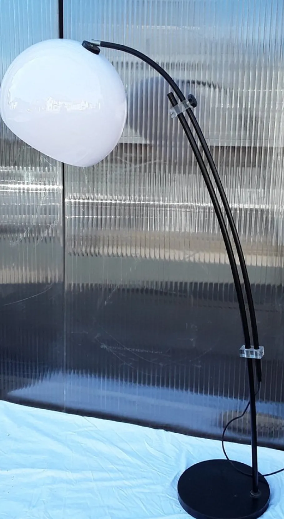 Outlet Pamono Vintage Adjustable German Arch Lamp from the 1970s with a Black Painted Metal Frame and White Plastic Screen, Unkns