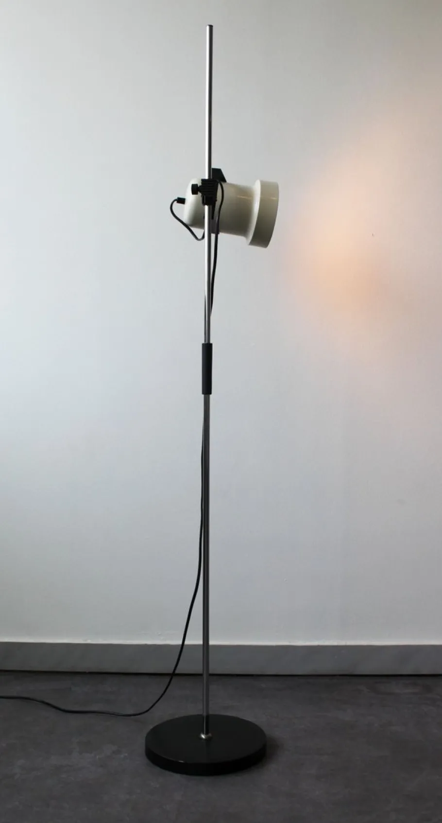 Clearance Pamono Vintage Adjustable Spot Floor Lamp, 1970s