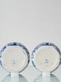 Pamono Vintage Blue and White Ceramic Table Lamps with New Pink Silk Lampshades from Royal Delft, 1980s, Set of 2