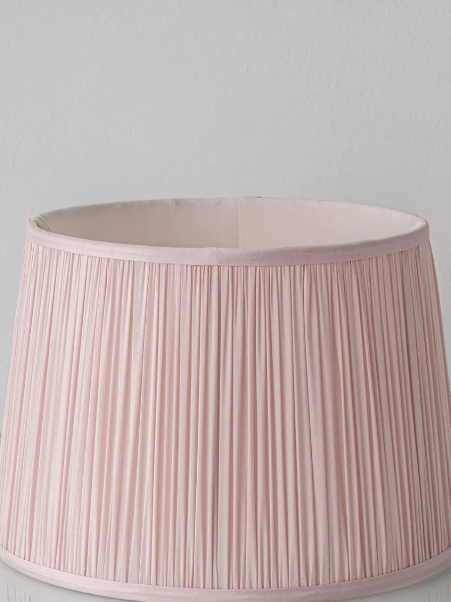 Pamono Vintage Blue and White Ceramic Table Lamps with New Pink Silk Lampshades from Royal Delft, 1980s, Set of 2