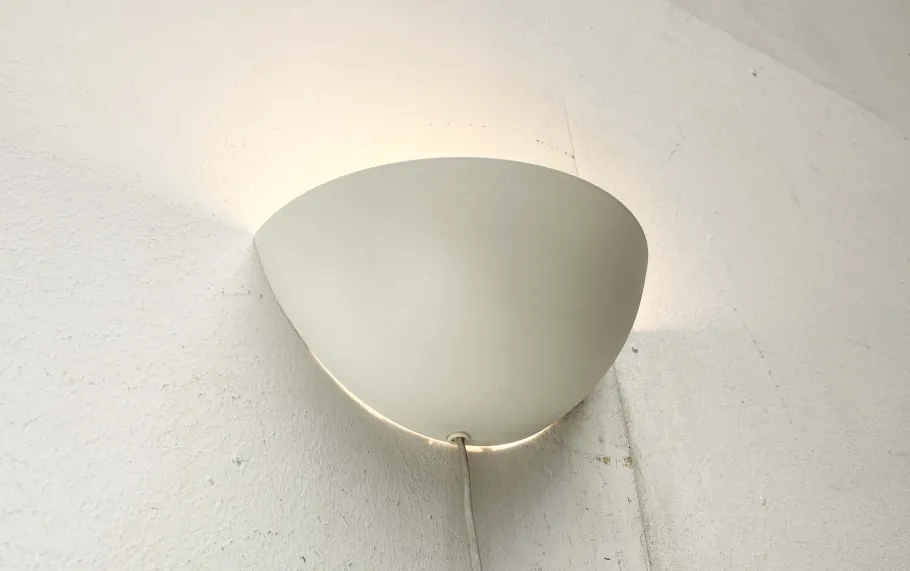 Discount Pamono Vintage Danish Minimalist Wall Lamp from Lyskilde