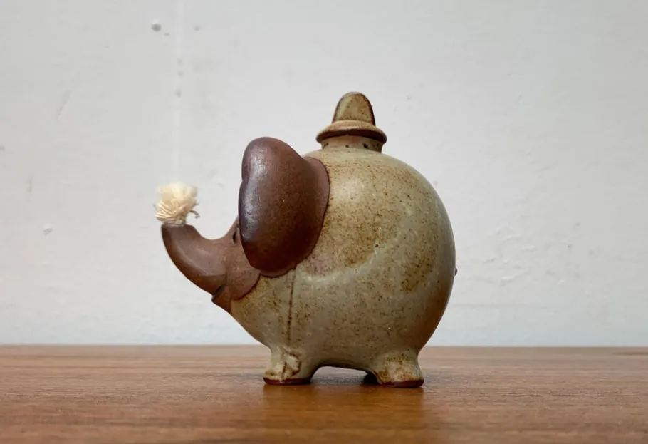 Clearance Pamono Vintage Elephant Oil Lamp by Ibuki