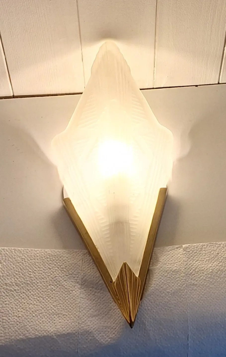 Pamono Vintage Flat Brass Wall Lamp with Relief Glass Shade, 1980s