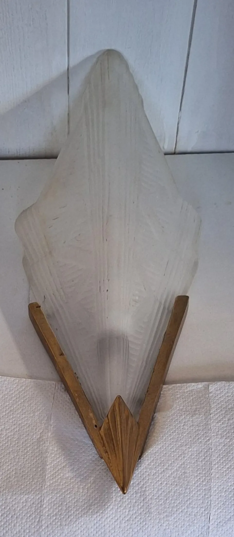 Pamono Vintage Flat Brass Wall Lamp with Relief Glass Shade, 1980s