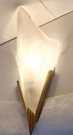 Pamono Vintage Flat Brass Wall Lamp with Relief Glass Shade, 1980s