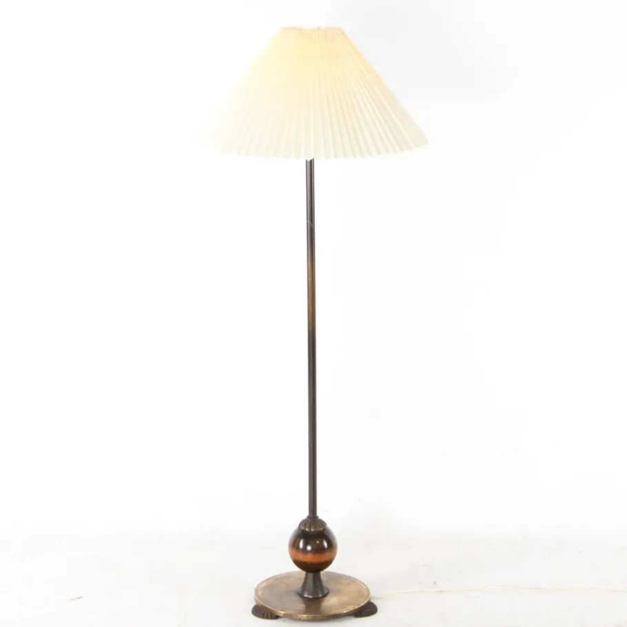 Sale Pamono Vintage Floor Lamp in Brass and Wood, 1970s