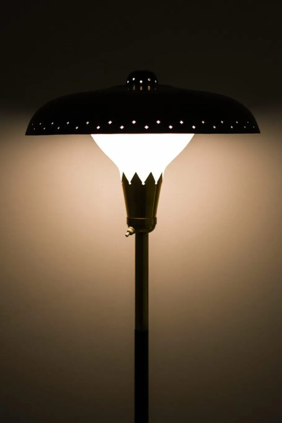 Best Pamono Vintage Floor Lamp in Opaline Glass and Lacquered Metal, 1950s