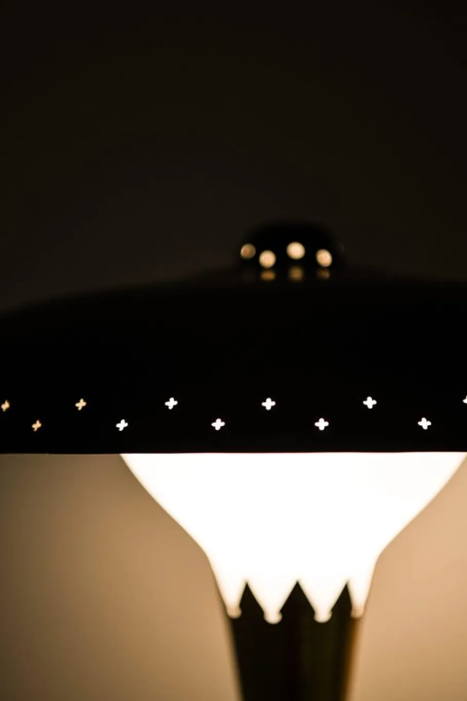 Best Pamono Vintage Floor Lamp in Opaline Glass and Lacquered Metal, 1950s