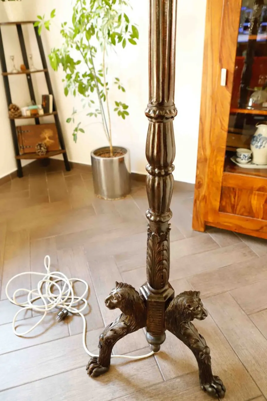 New Pamono Vintage Floor Lamp with Lion Motif, 1920s