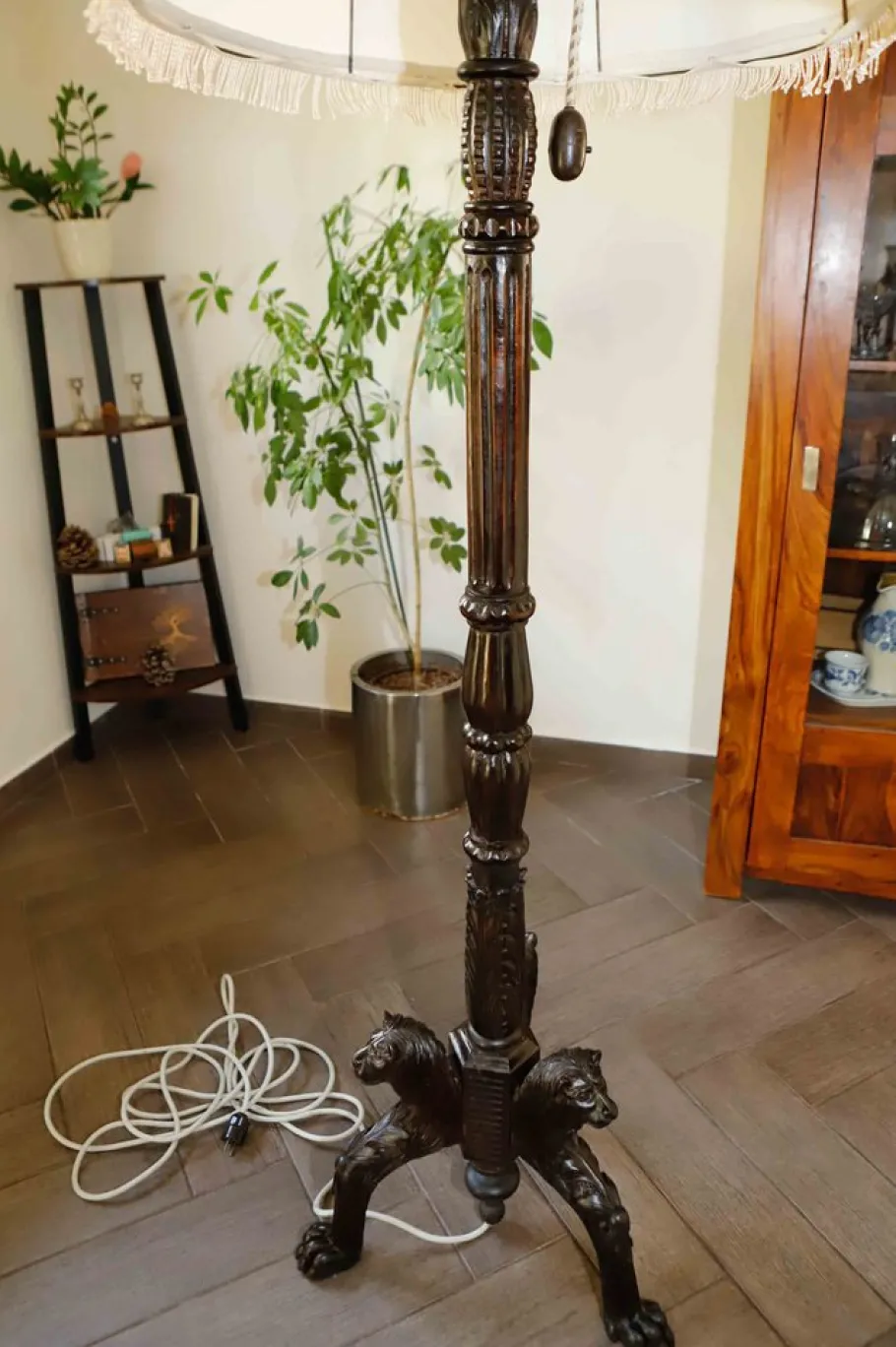 New Pamono Vintage Floor Lamp with Lion Motif, 1920s