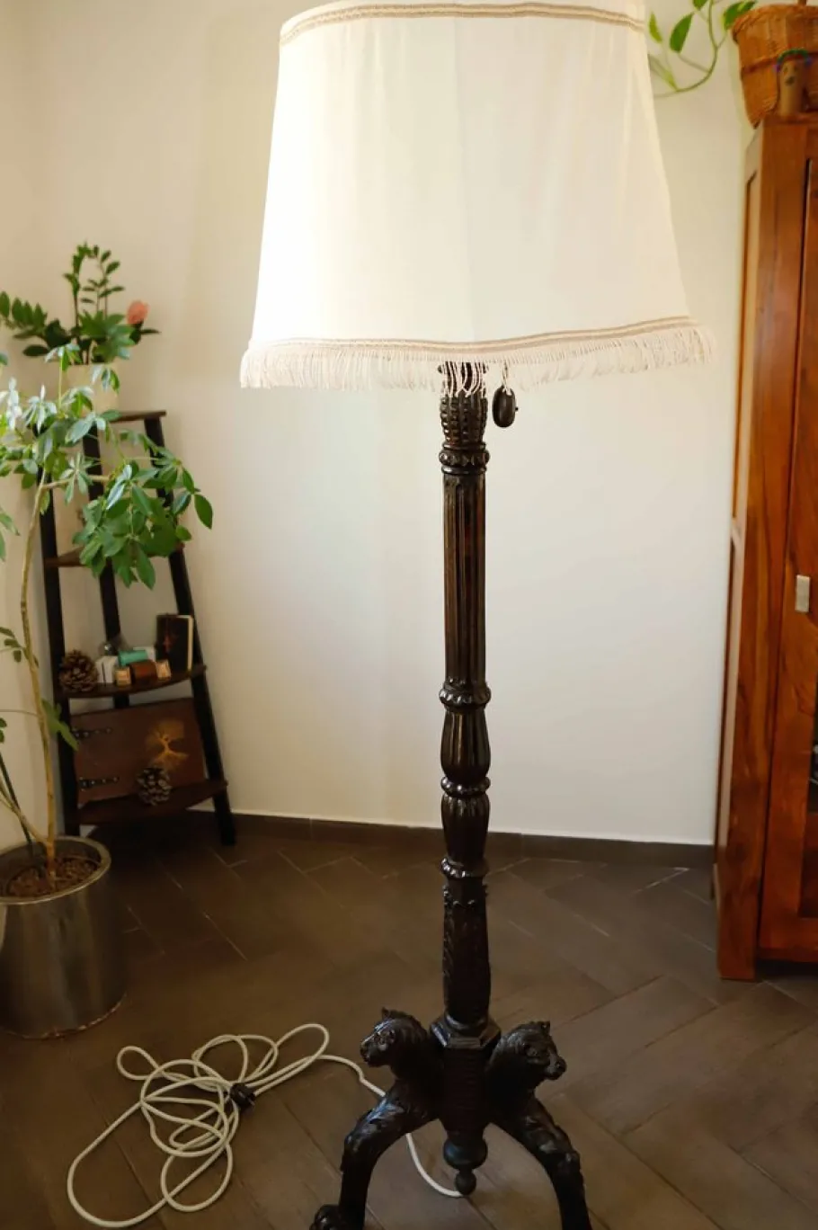 New Pamono Vintage Floor Lamp with Lion Motif, 1920s
