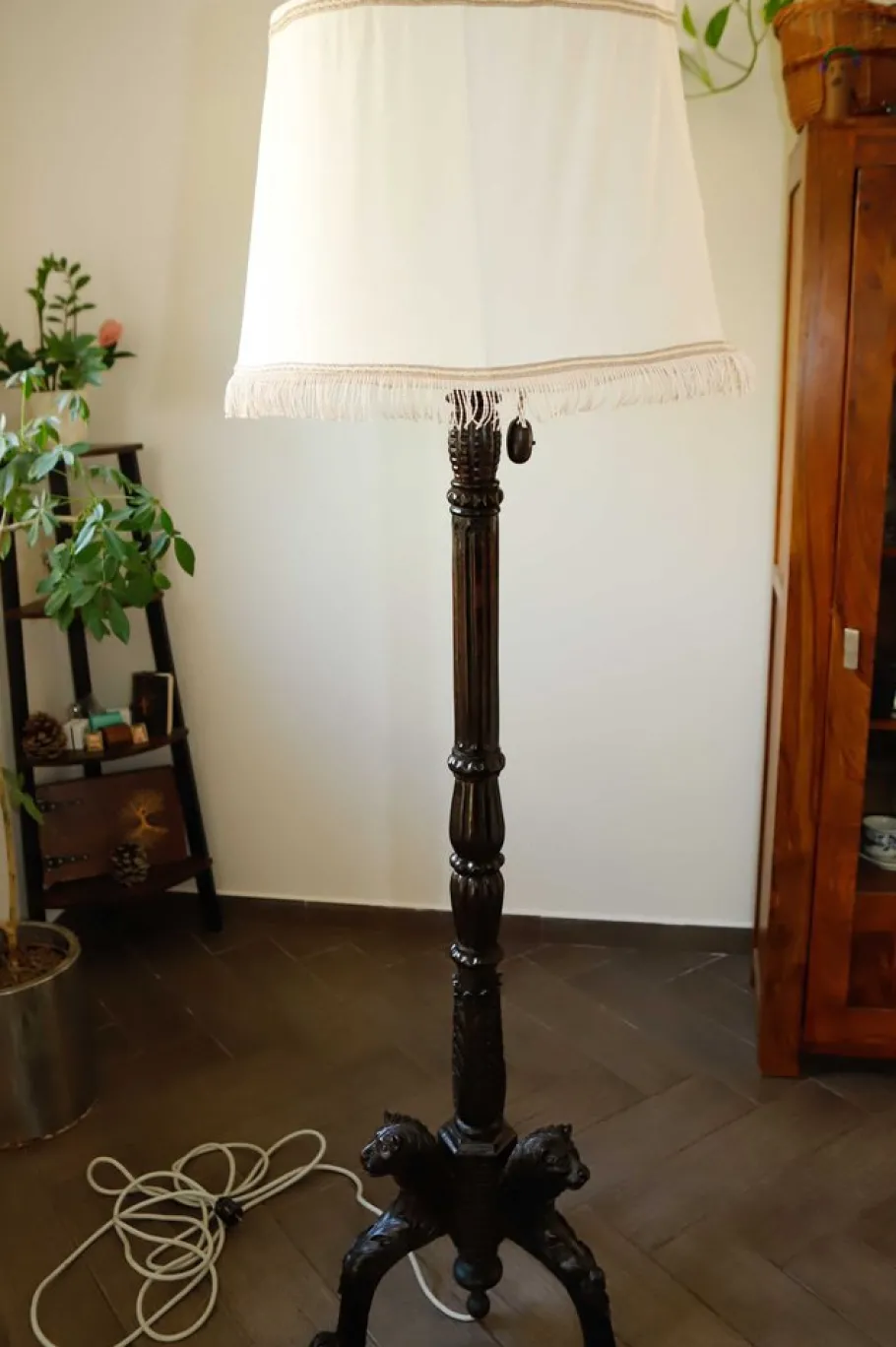 New Pamono Vintage Floor Lamp with Lion Motif, 1920s