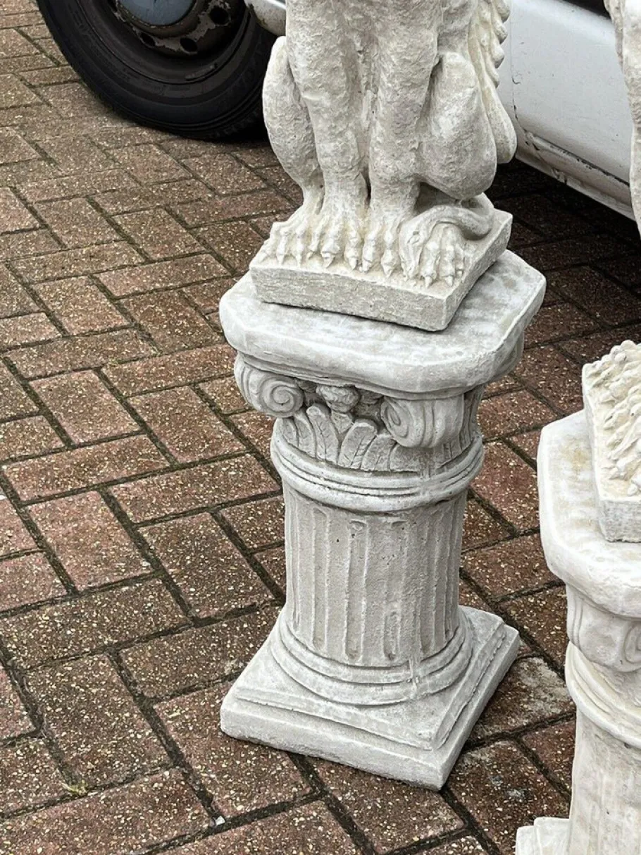 Hot Pamono Vintage Griffins on Architectural Columns, Set of 2