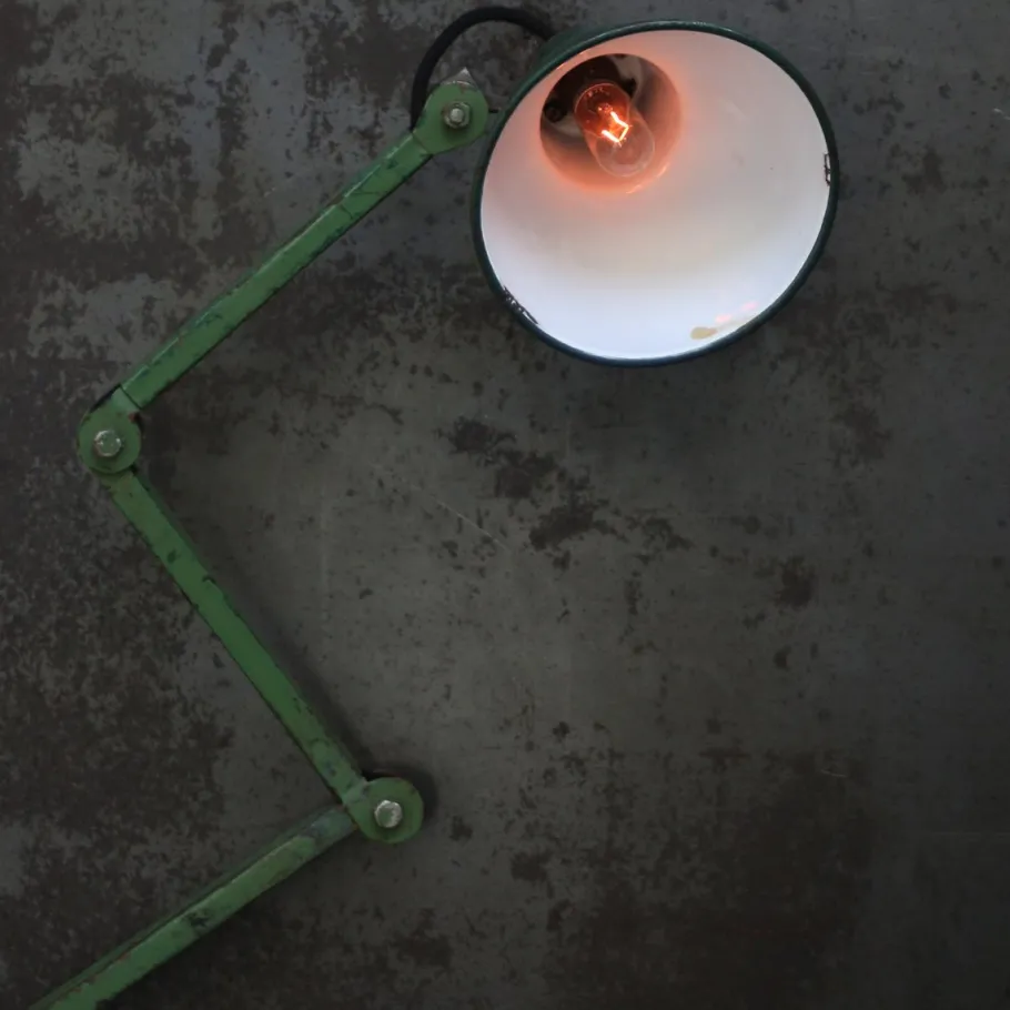 Sale Pamono Vintage Industrial Green Metal 4-Arm Machinist Work Wall Light from Dugdills, UK