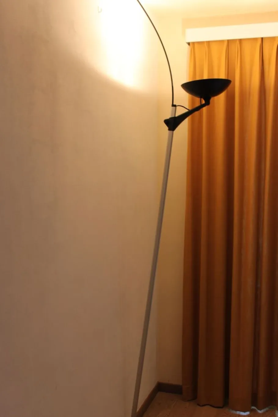 New Pamono Vintage Italian Adjustable Floor to Ceiling Uplighter Lamp by René Kemna for Sirrah Gruppo Iguzzini