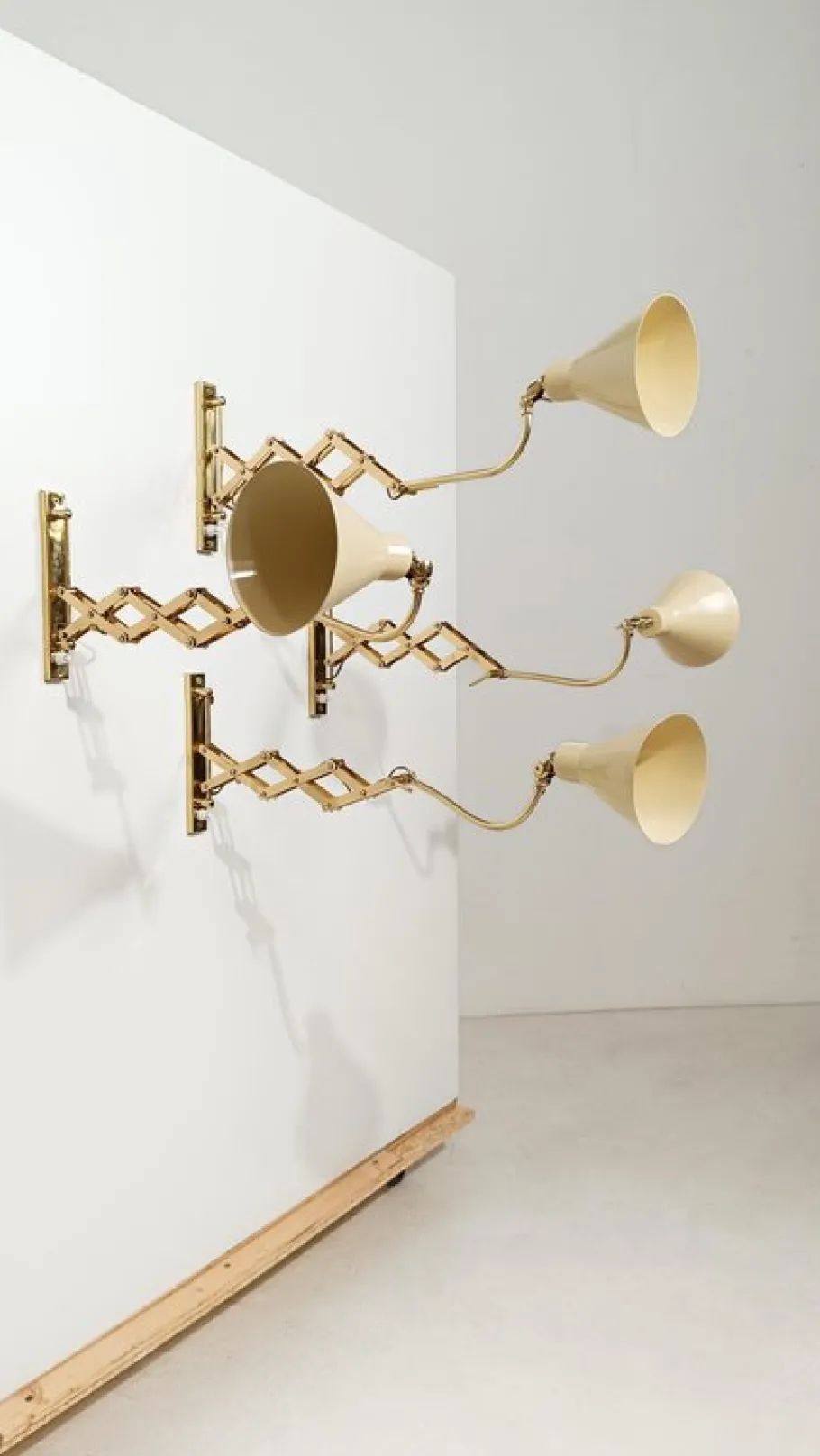 Sale Pamono Vintage Italian Adjustable Wall Lights in Brass and Creamy White Metal, 1950s