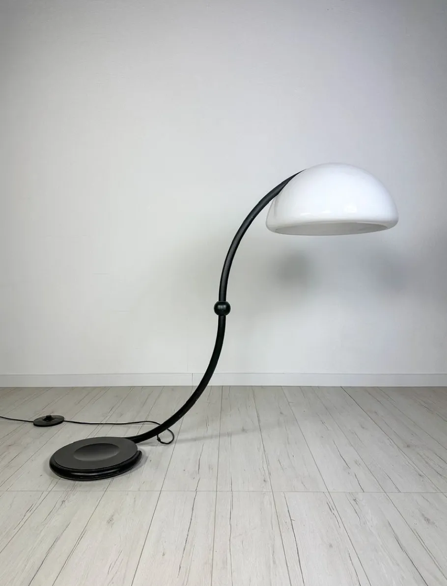 Pamono Vintage Italian Black Serpente Floor Lamp by Elio Martinelli for Martinelli Luce, 1960s